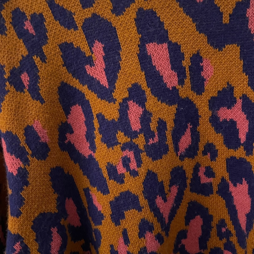 Farm Rio. Leopard Pop Caramel Sweater. Size large.